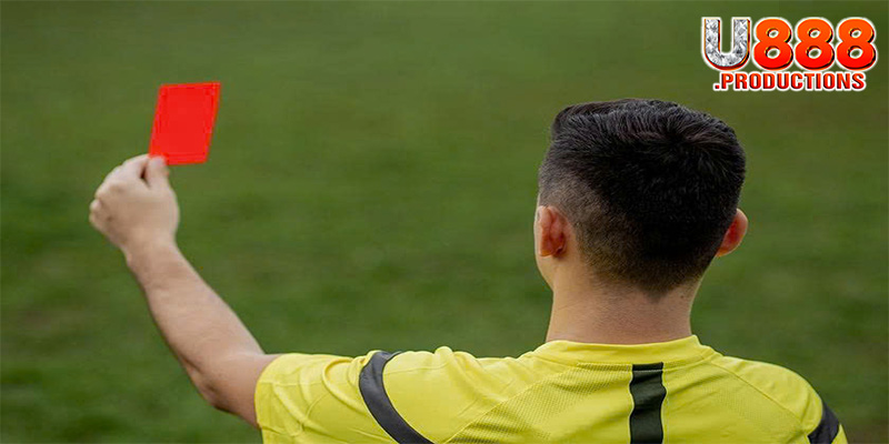 Trọng tài là yếu tố cần quan tâm khi đánh kèo thẻ phạt